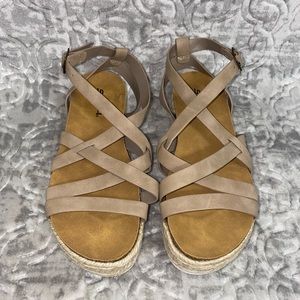 Tan Soda Woman's Sandals, Size 6